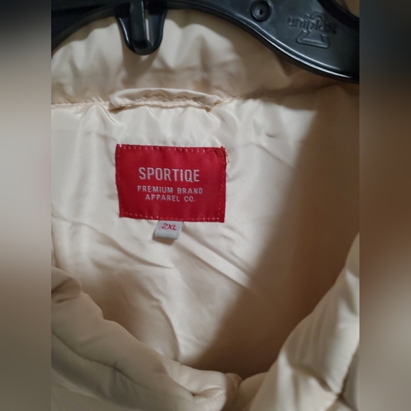 Stylish Men's Beige Puffer Jacket - Picture 4 of 15